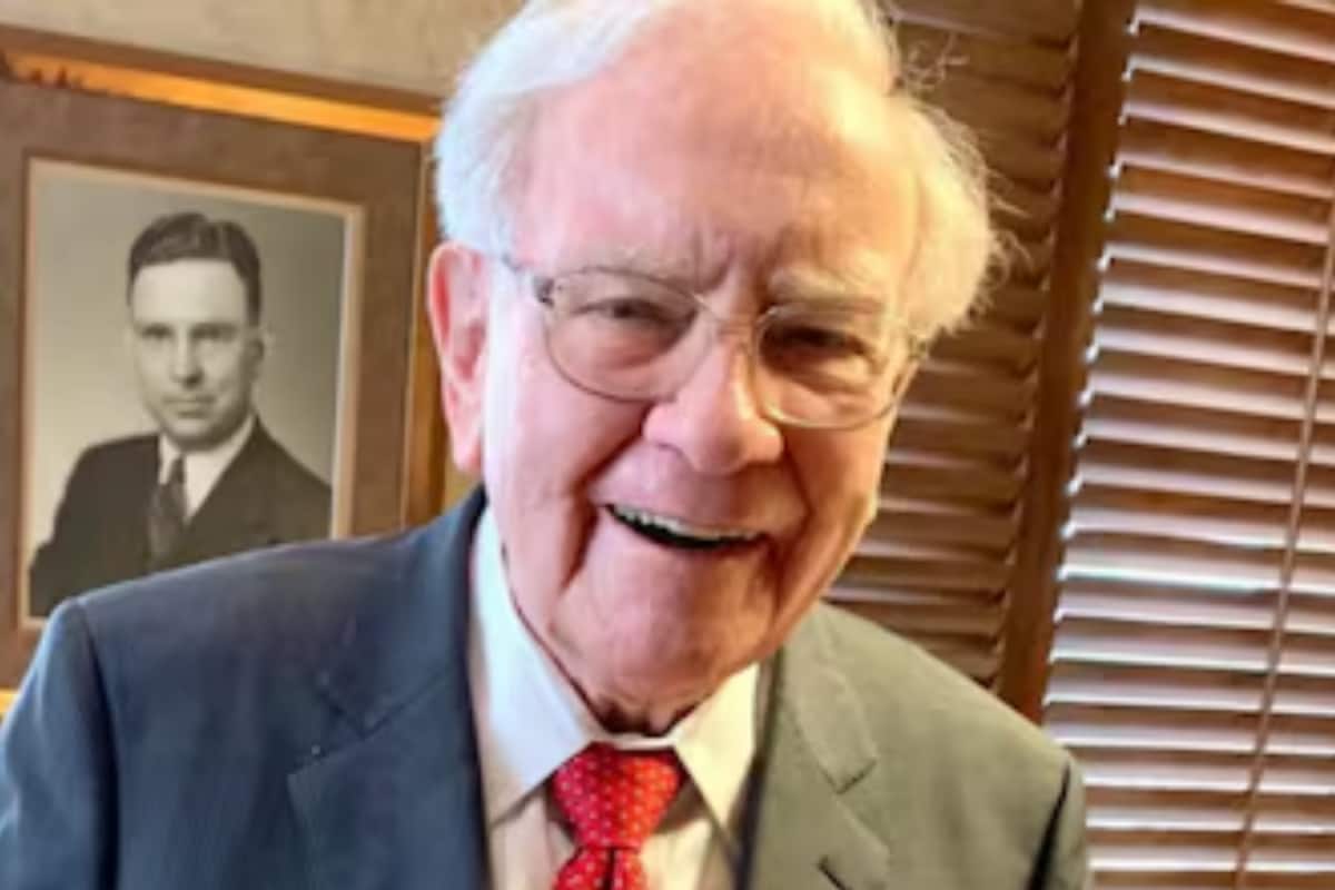 Warren Buffett: Journey from Young Entrepreneur to Business Icon