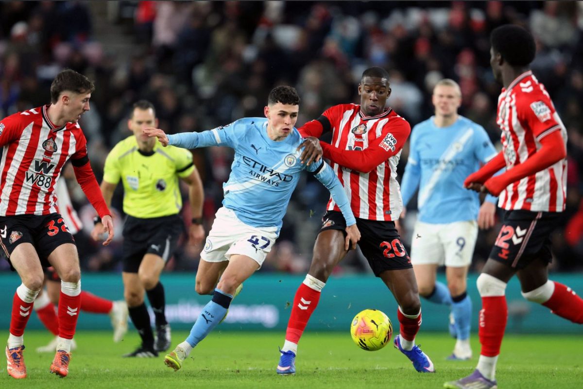 Manchester City Stumbles; Liverpool Held by Leeds