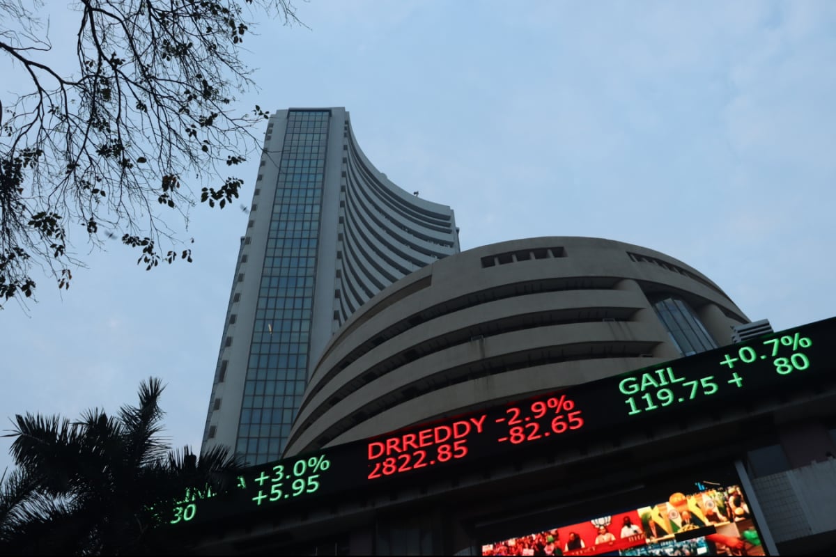 Market Dynamics: Sensex Slips, Nifty Holds Steady