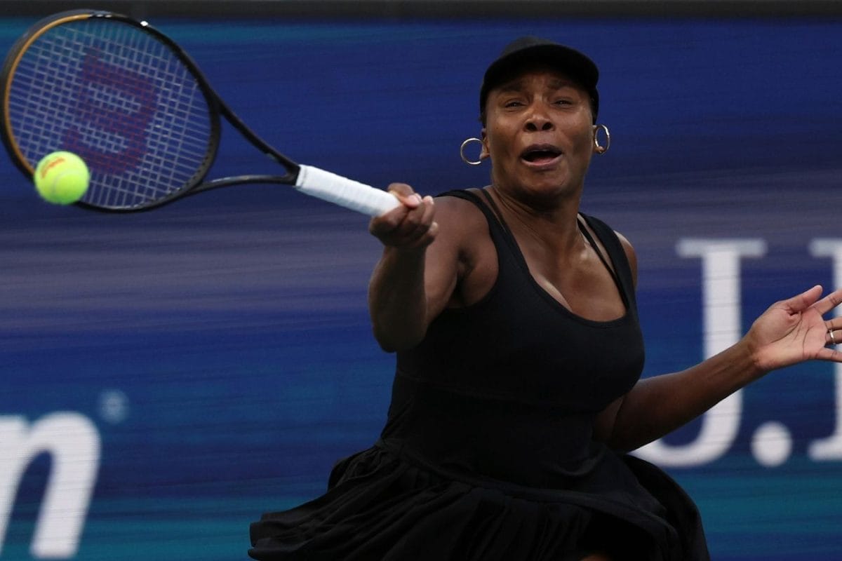 Venus Williams Inspires as Oldest in Australian Open